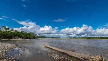 De Pastaza rivier Ecuador by Lex van Doorn