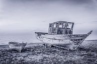 Oude vissersboot op het strand van Gerrit Kuyvenhoven thumbnail