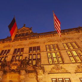 Haus Schütting mit Flaggen von Torsten Krüger