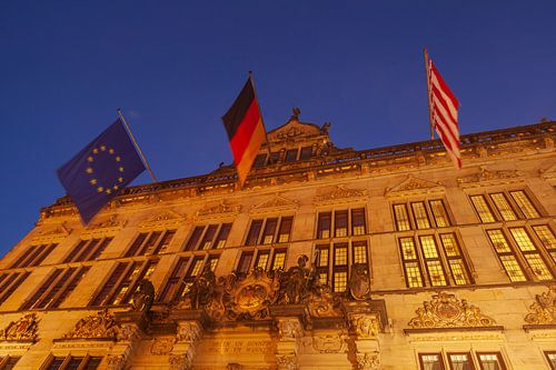 Huis Schütting met vlaggen van Torsten Krüger