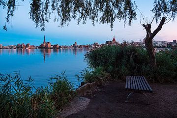 Blick über die Warnow auf die Hansestadt Rostock von Rico Ködder