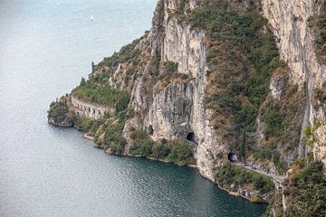 Gardameer - Ponale weg tussen Limone sul Garda en Riva del Garda van t.ART
