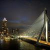 Rotterdam Skyline met Erasmusbrug bij Nacht van Studio Ypie