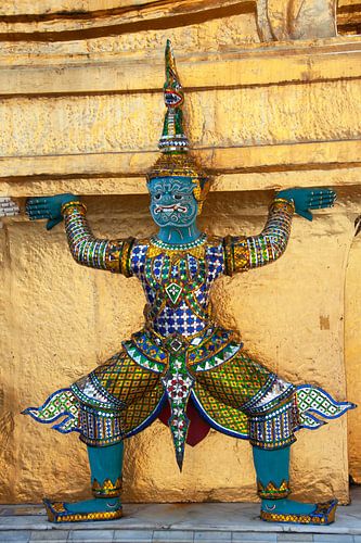 Carrier of golden pillar