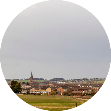 Uitzicht over Bocholtz in Zuid-limburg van John Kreukniet