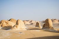 landschap woestijn egypte, nationaal park Bahariya. Rotsformaties in de woestijn.