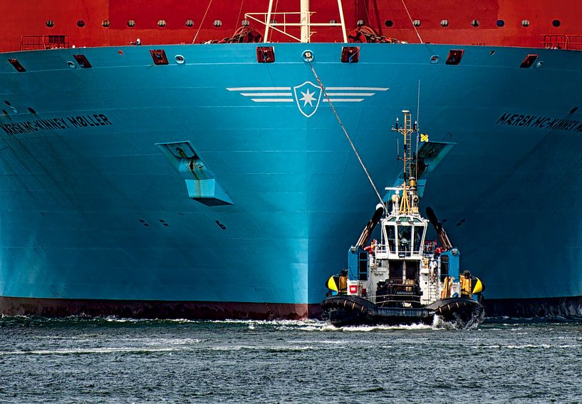 imposante sleepvaart by Dick Kattestaart