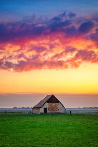 Schapenboet tijdens zonsondergang. van Justin Sinner Pictures ( Fotograaf op Texel)