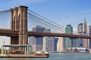 MANHATTAN SKYLINE & BROOKLYN BRIDGE von Melanie Viola