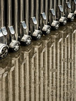 Weerspiegeld harmonicahek met wielen