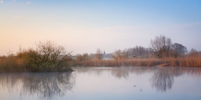 Verstild landschap met vliegende eenden. by Evert Jan Kip