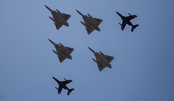 Gevechtsvliegtuigen in formatie