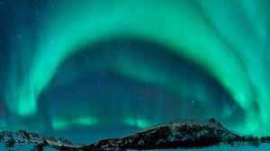 Nordlichter über den Lofoten Inseln in Norwegen