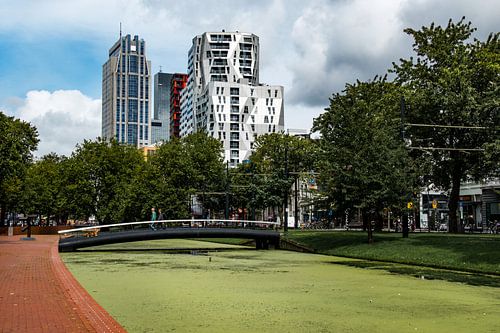 Rotterdam, kleurige skyline vanaf het kruisplein.