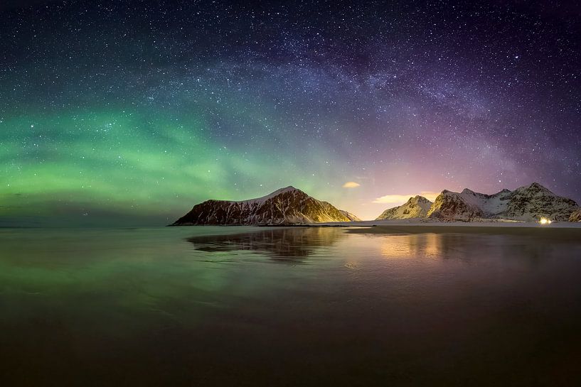 Lofoten-Skagsand mit Nordlichtern und Milchstraße 3-2 von Henk Meeuwes