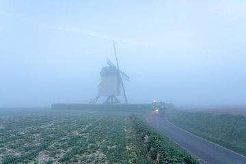 On a beautiful morning whit an old windmill (Hertboommolen) in t