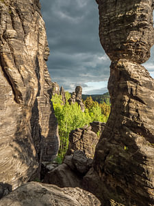 Bielatal, Sächsische Schweiz - Schiefer Turm durch die Felsen