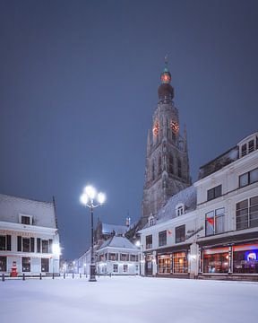 Serene Havermarkt in de nacht - Breda van Joris Bax