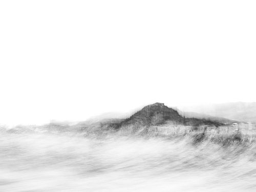 Golvende bergen in het minimalistische landschap in zwart-wit van Imaginative