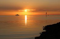 Coucher de soleil sur les vasières, bateau pour Ameland sur Anja Brouwer Fotografie Aperçu