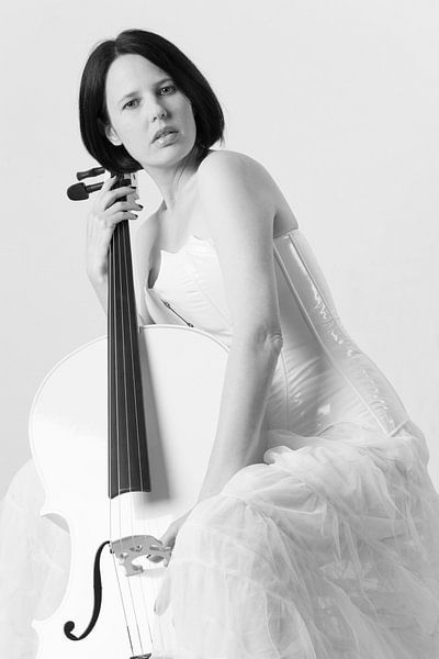 ...witte cello... van Cornel Krämer