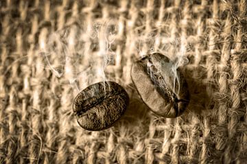 Smoking coffee beans on jute by Humphry Jacobs