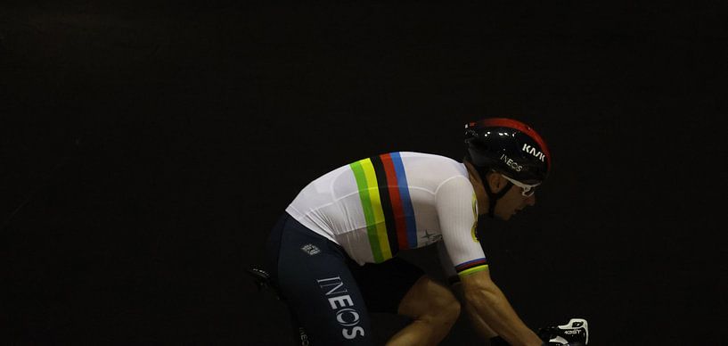 Elia Viviani in seinem Weltmeistertrikot beim Abfallrennen von FreddyFinn