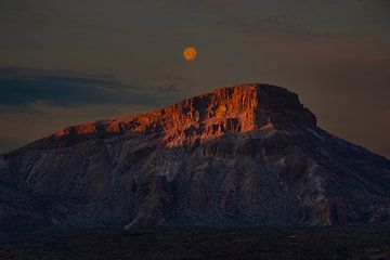 Full moon over Alto de Guajara by Walter G. Allgöwer