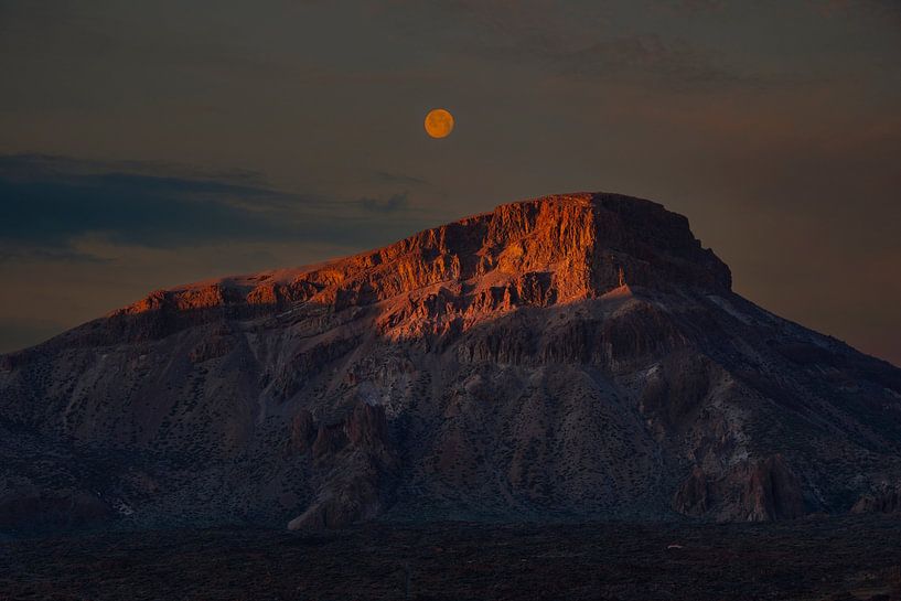 Volle maan boven de Alto de Guajara van Walter G. Allgöwer
