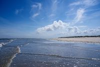 Baltrum strand met zee en wolken 2