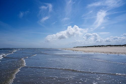 Strand mit Meer und Wolken 2