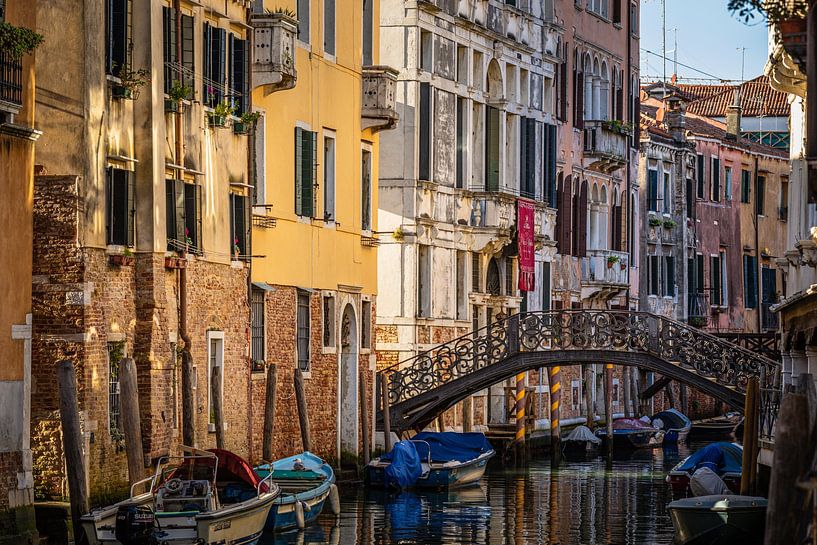 La vie quotidienne sur les canaux à Venise. par Dieter Ludorf