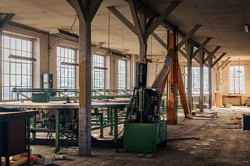 Frozen in Time - Usine abandonnée avec machines