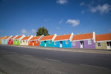 Gekleurde huisjes Curacao van Gladys van Schaijk