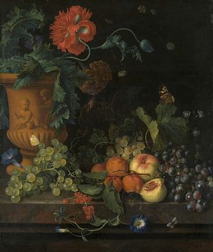 Terracotta vaas met bloemen en vruchten, Jan van Huijsum