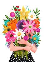 Vrouw die kleurrijke boeket bloemen vasthoudt op witte achtergrond
