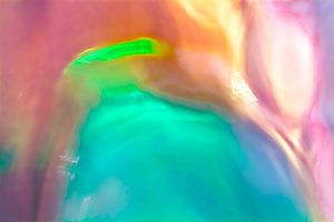 Licht im Tunnel - farbenfrohe abstrakte Fotografie von Qeimoy