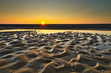 Zandstructuren op het strand van peterheinspictures