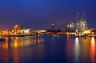 De haven van Amsterdam met het VOC schip bij nacht in Nederland van Eye on You thumbnail