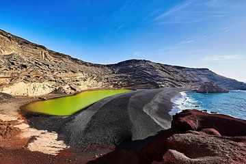 Groene lagune, Charco de los Clicos, Lanzarote van Martin Opladen