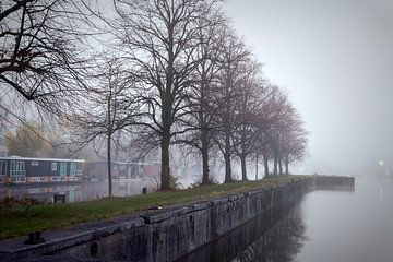Merwede Canal dans la brume