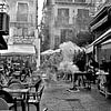 Vucciria fumant à Palerme - monochrome  sur Silva Wischeropp
