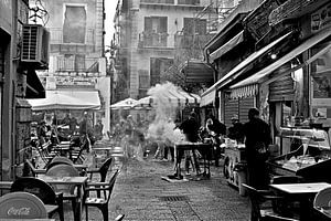 Rauchende Vucciria in Palermo - monochrom 