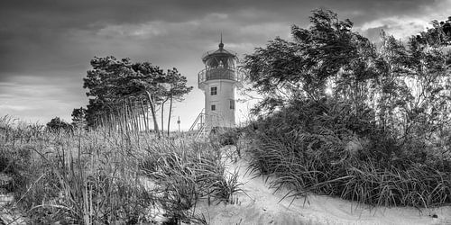 Vuurtoren Gellen op het eiland Hiddensee in zwart-wit