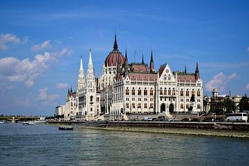 Ungarisches Parlament Blick auf den Fluss von Frank's Awesome Travels