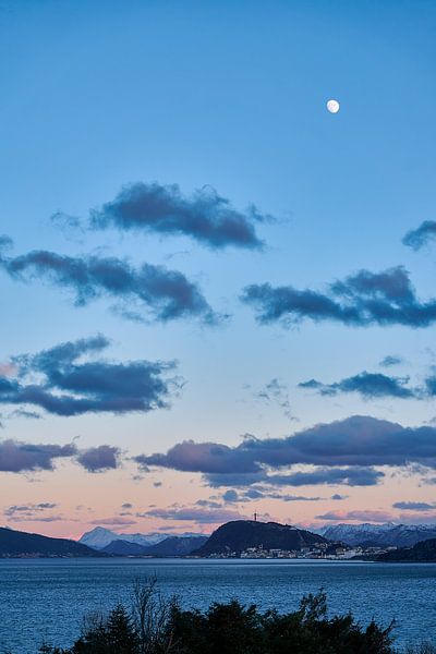 Moon over Ålesund, Norway by qtx