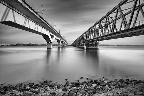 Moerdijk spoorbruggen over het Hollands diep