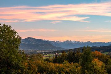 Herbstlicher Blick auf die Allgäuer Alpen von Leo Schindzielorz