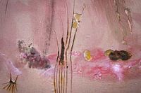 Verstild roze landschap met roest
