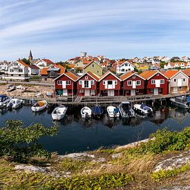 Panorama vissersdorp Smögen Zweden van Peter Wierda